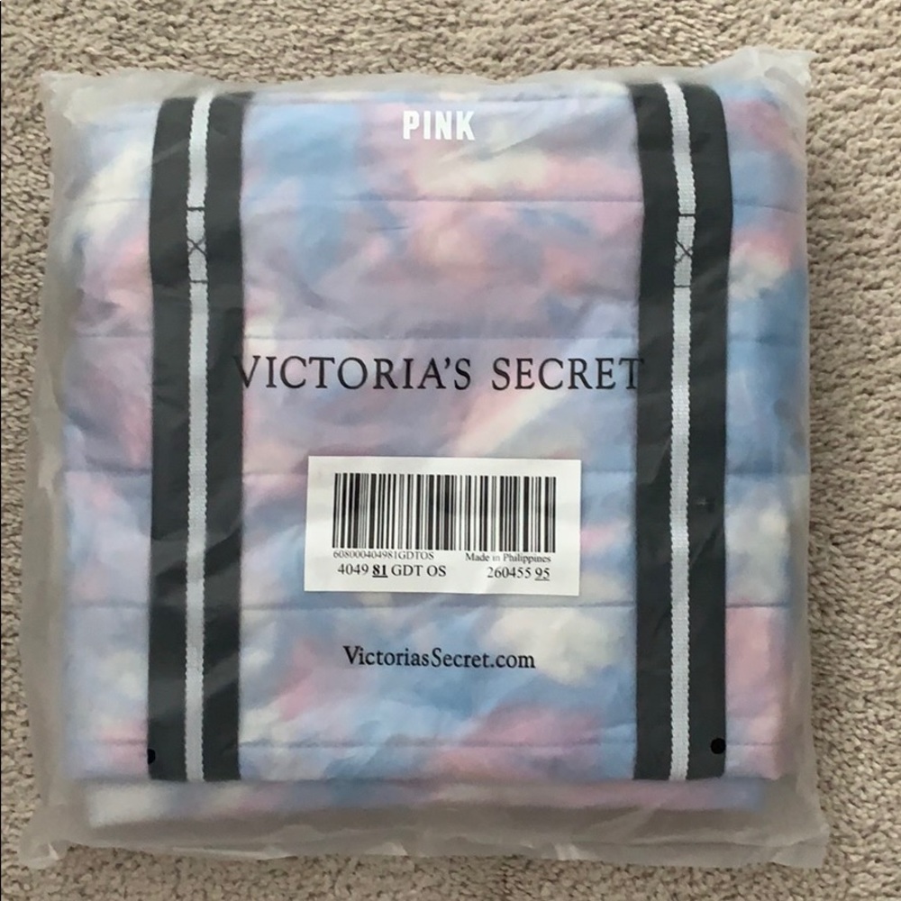 PINK duffel bag *new* - Picture 3 of 4